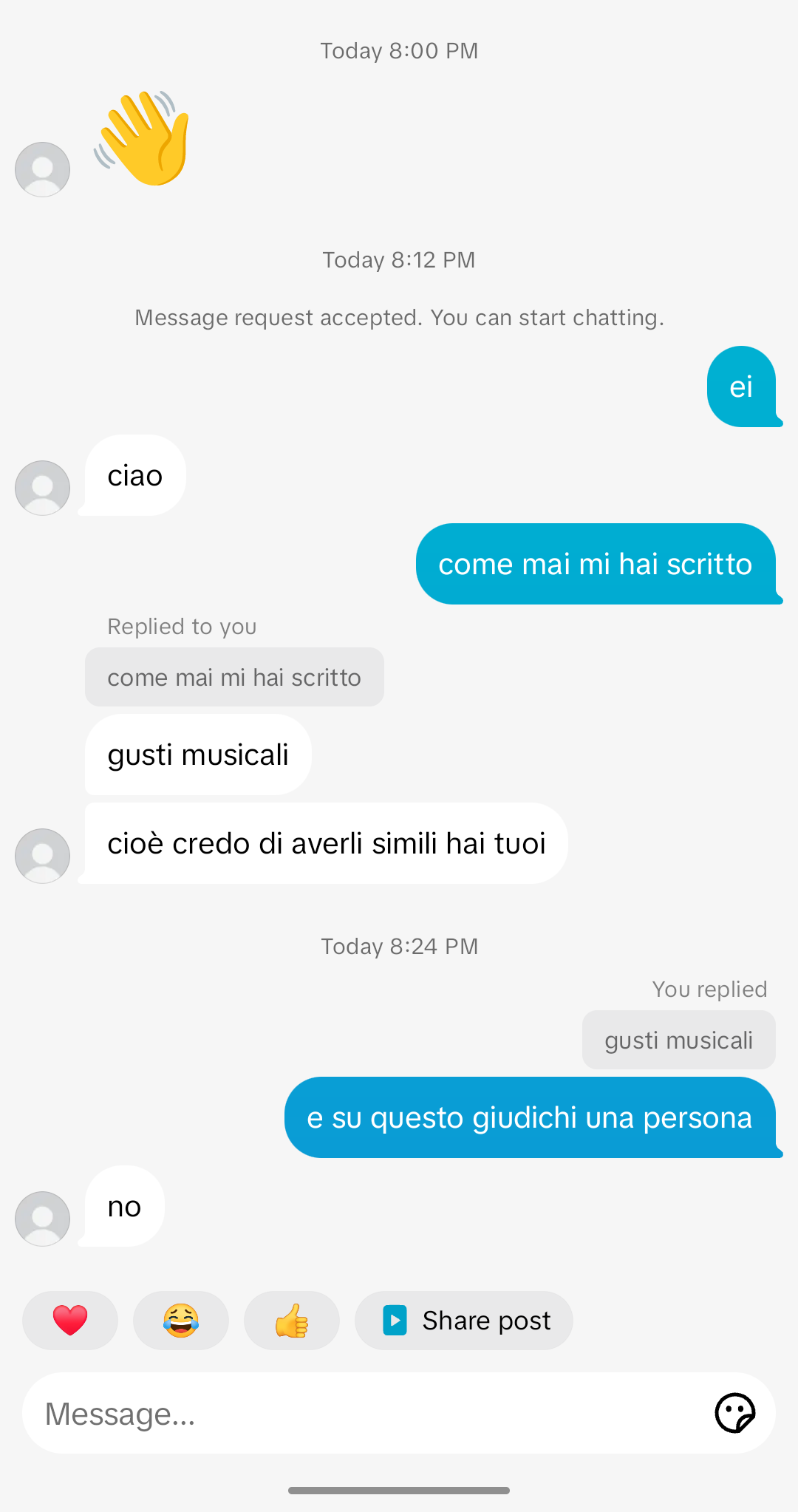 Mi scrive a caso e poi mi blocca, l'idea di farmi frocio aumenta ogni giorno