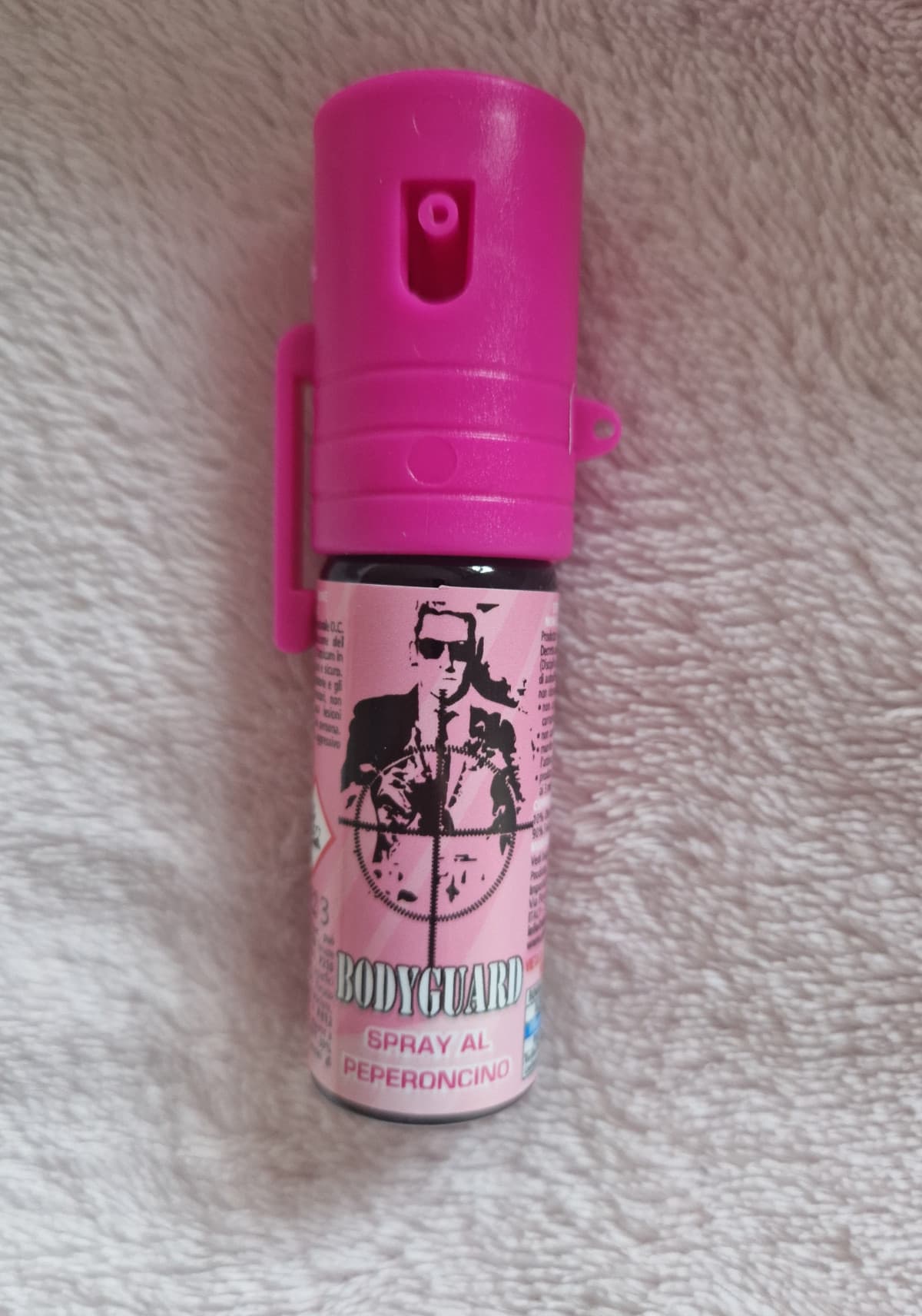 Guardate che figo lo spray al peperoncino che mi sono presa 