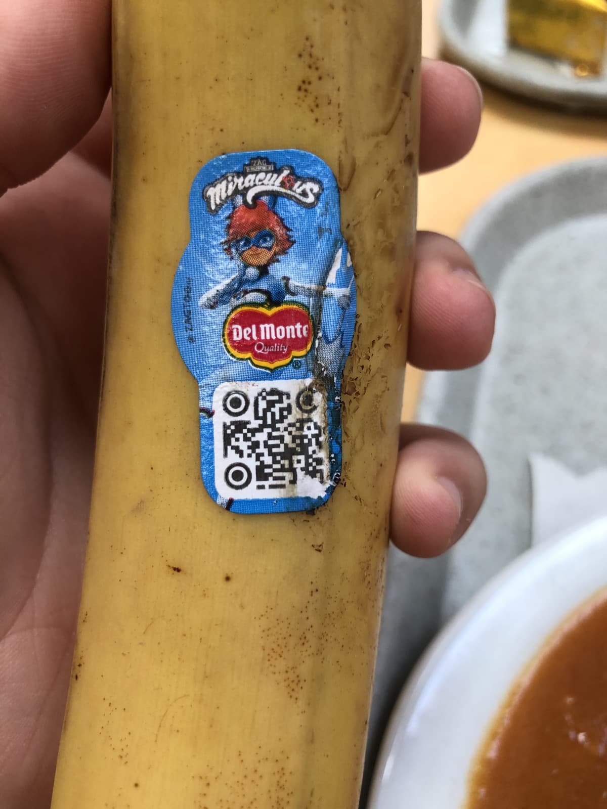 Comunque sono in Francia e ci sono le banane di miraculous. Volevo chiedere l’insta a una ma mi annoiavo quindi l’ho stalkerata direttamente ma ora non saprei se seguirla e basta o cercare di iniziare una conversazione🤞