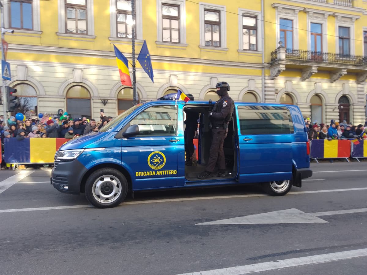 Solo in Romania per la festa della repubblica le forze speciali si presentano così ?