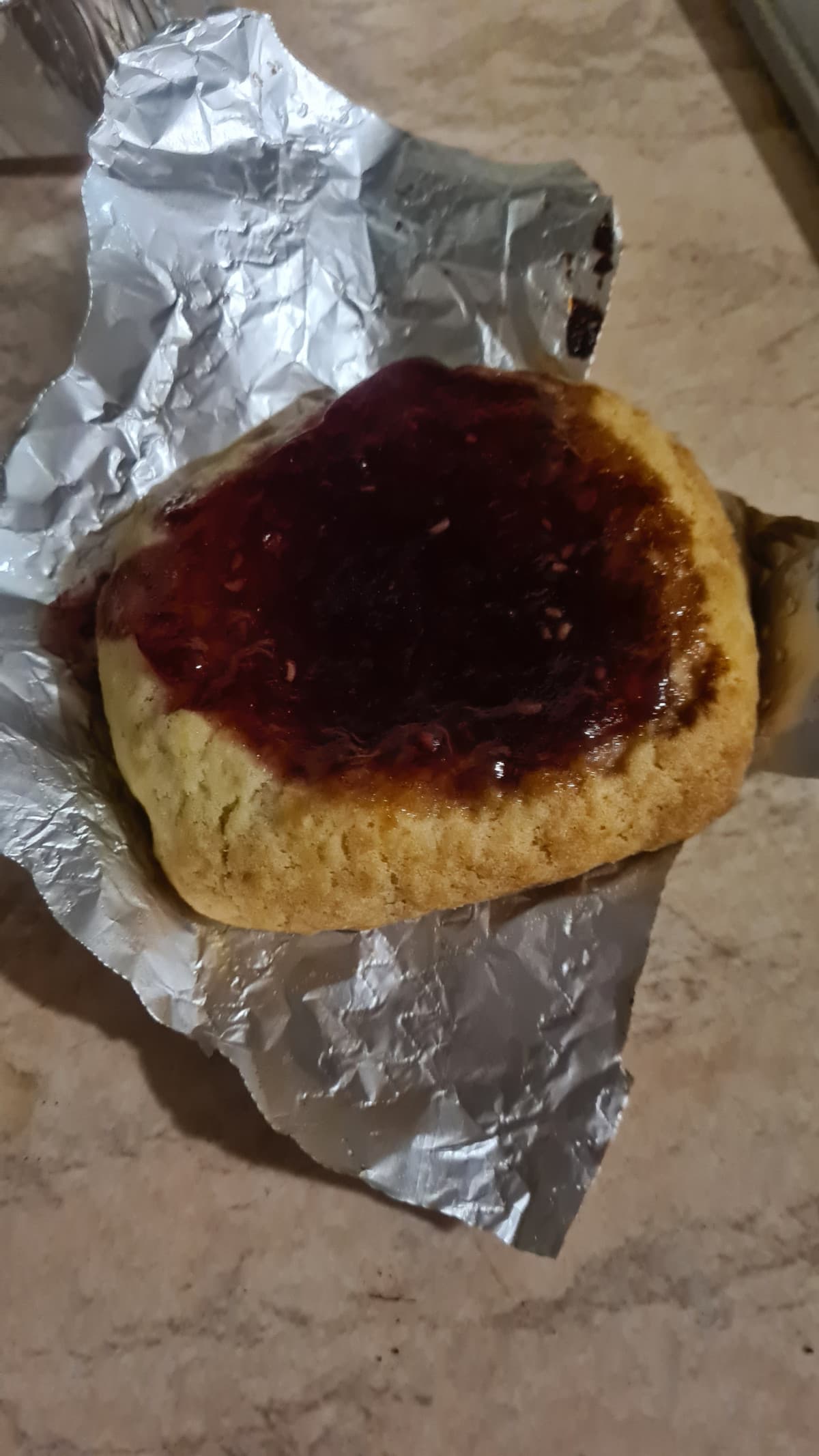 mentre dormivo mia sorella mi ha fatto una tortina con la mia marmellata 🥰