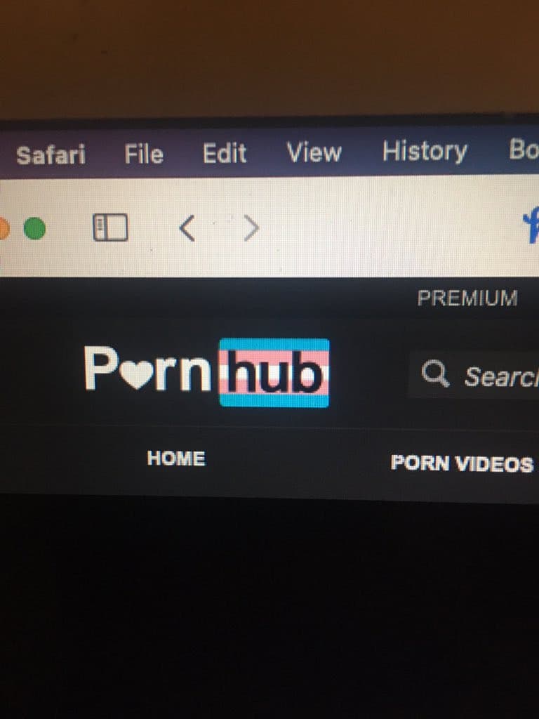 Puahahaha, grande Pornhub! Così si fa!