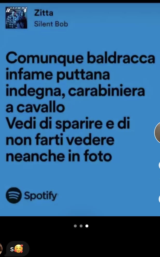 raga l’ex del mio tipo ha repostato sto tiktok e ha commentato con la mia iniziale, dite che è too much mettere like al commento AHAHHAHAH