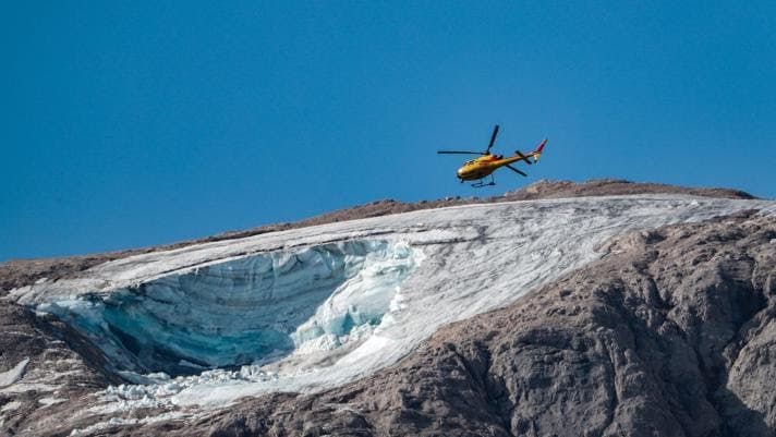 Marmolada. Il Ghiacciaio è stato fatto saltare con esplosivi per supportare la teoria del cambiamento climatico.