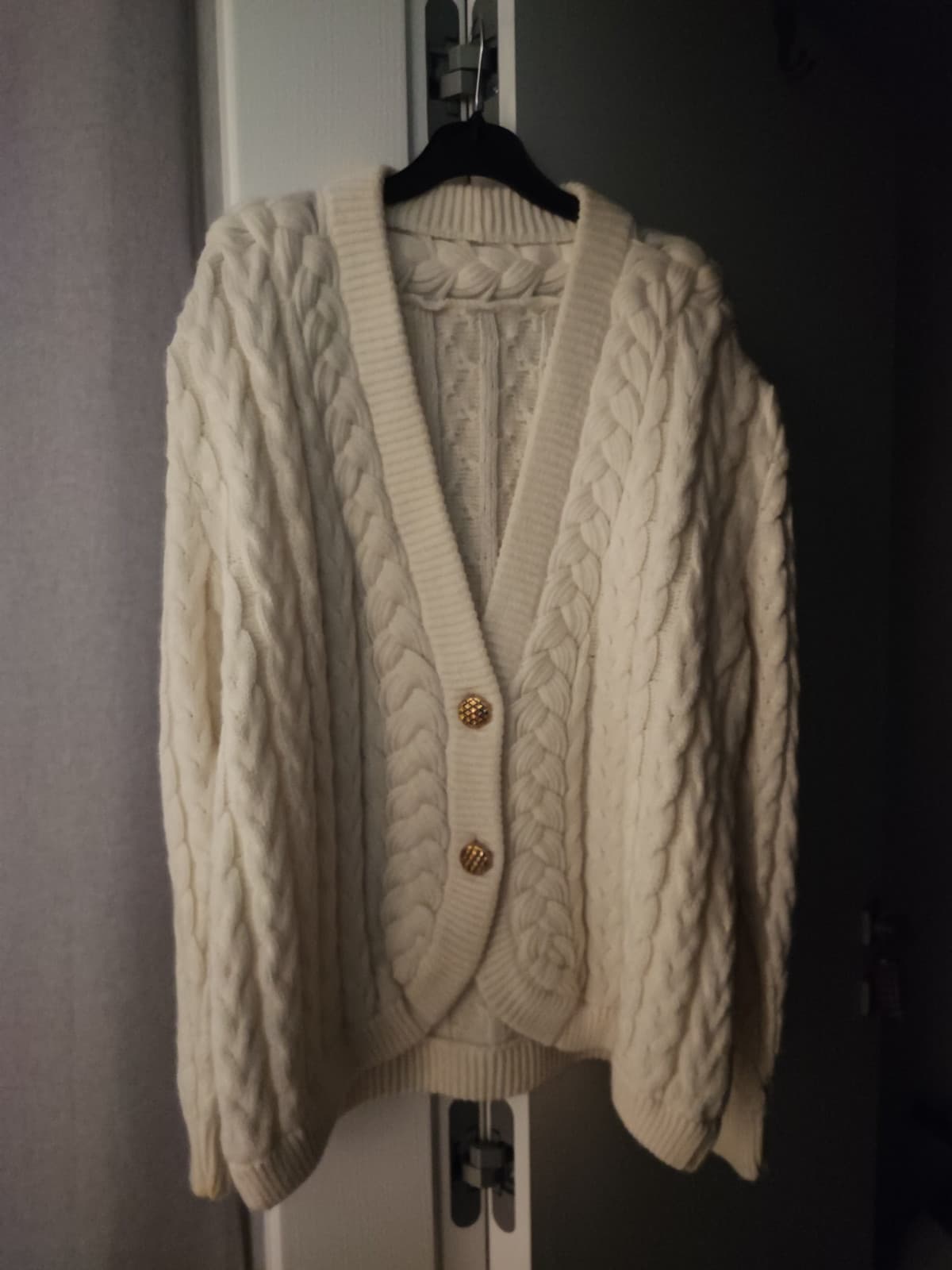 Come lo abbinereste questo cardigan?