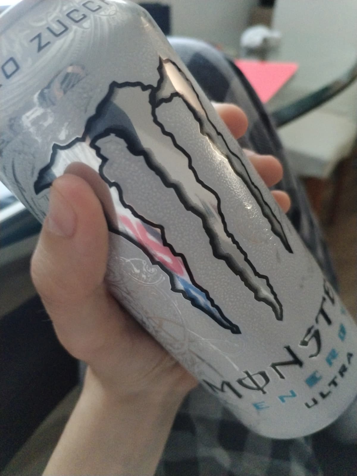 dopo la quasi intossicazione di caffeina di ieri posso finalmente finirmi la monster yeah