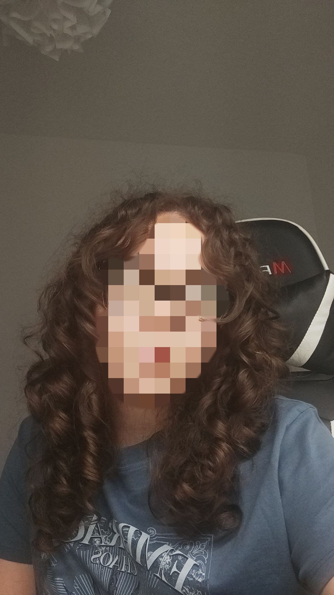 (lo eliminerò a breve mi sa). Ieri mi sono tagliata i capelli, vi piacciono?