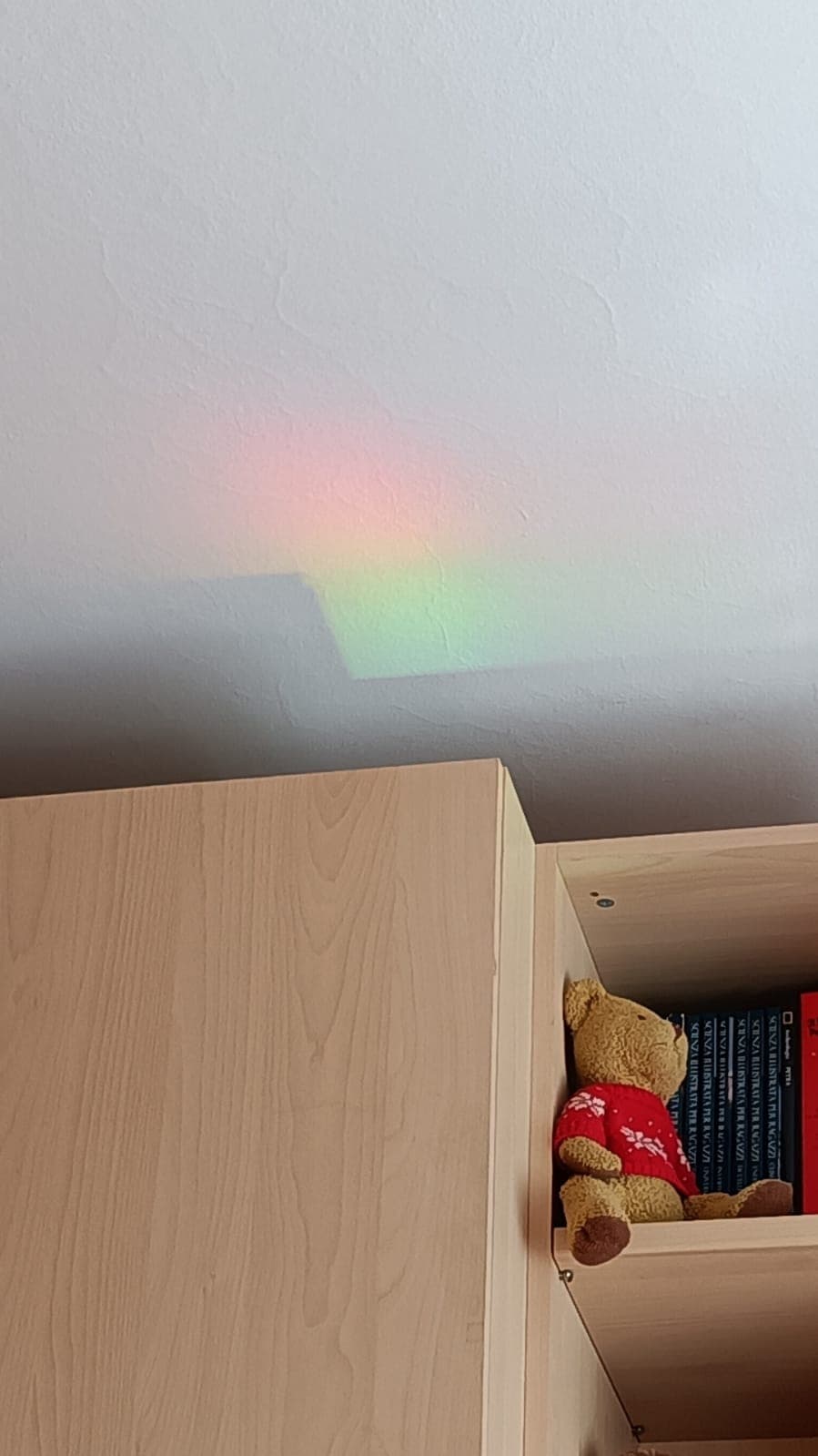 Ho un arcobaleno in camera mia. Lo amo.