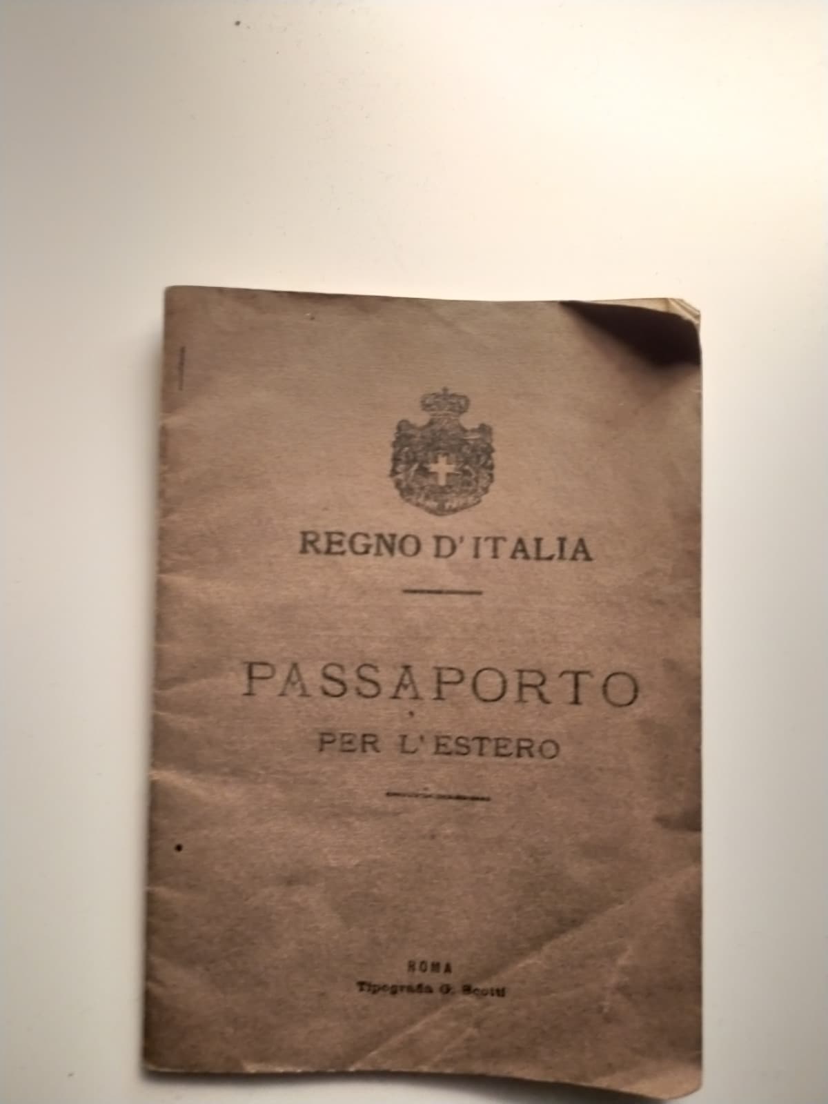 Trovato oggi questo magnifico passporto dell'anno 1919, non vale nemmeno 50€ quindi lo terrò senza dubbio 