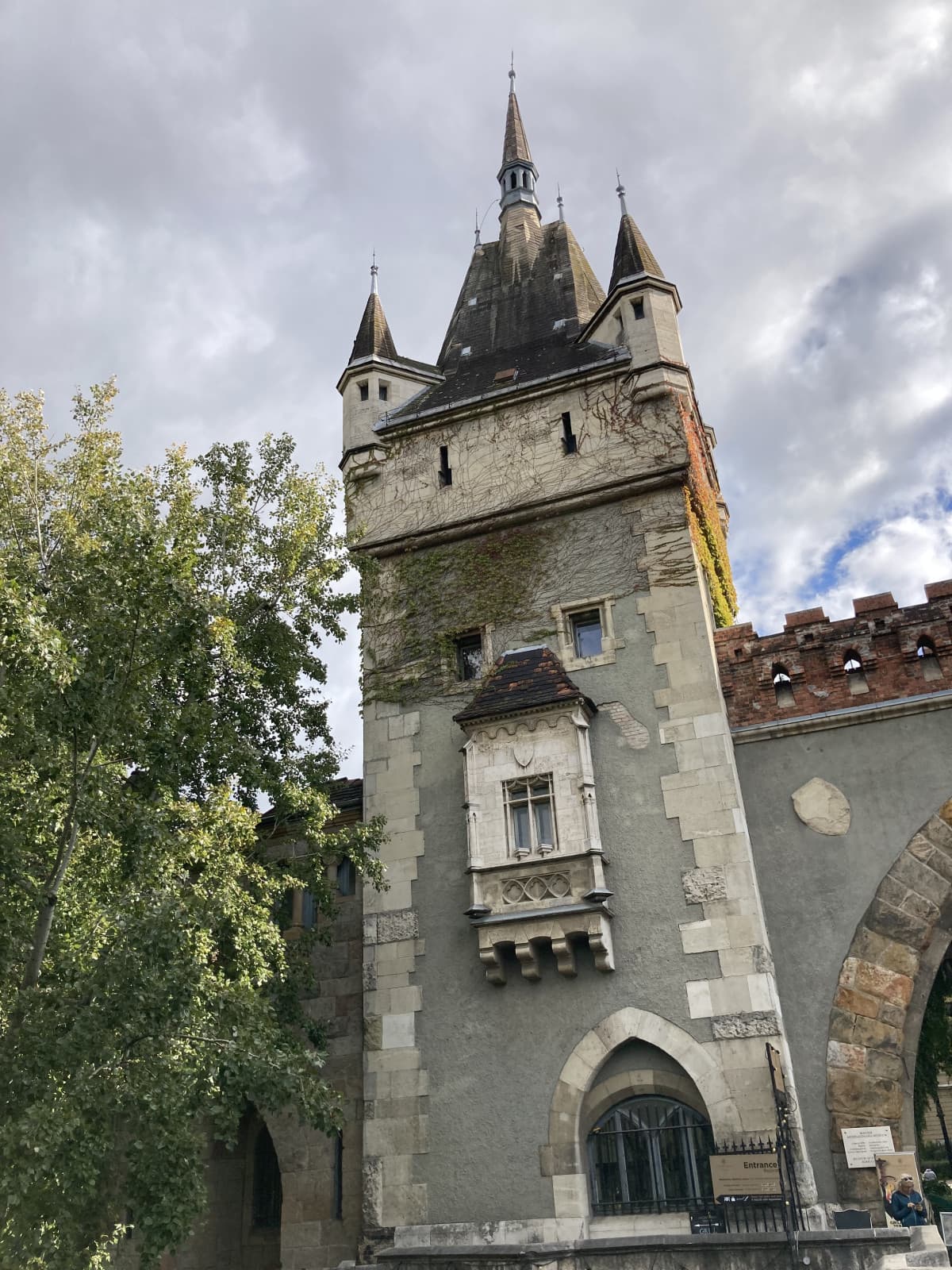 La Replica di un castello in Romania nel parco municipale Budapesti