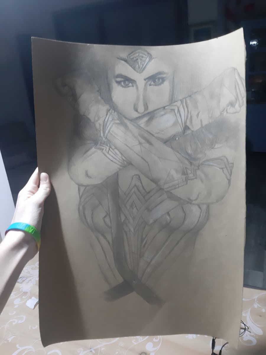 Odio la mia vita. Ho disegnato wonder woman per una mia amica, ci ho messo un secolo, mo glielo regalo