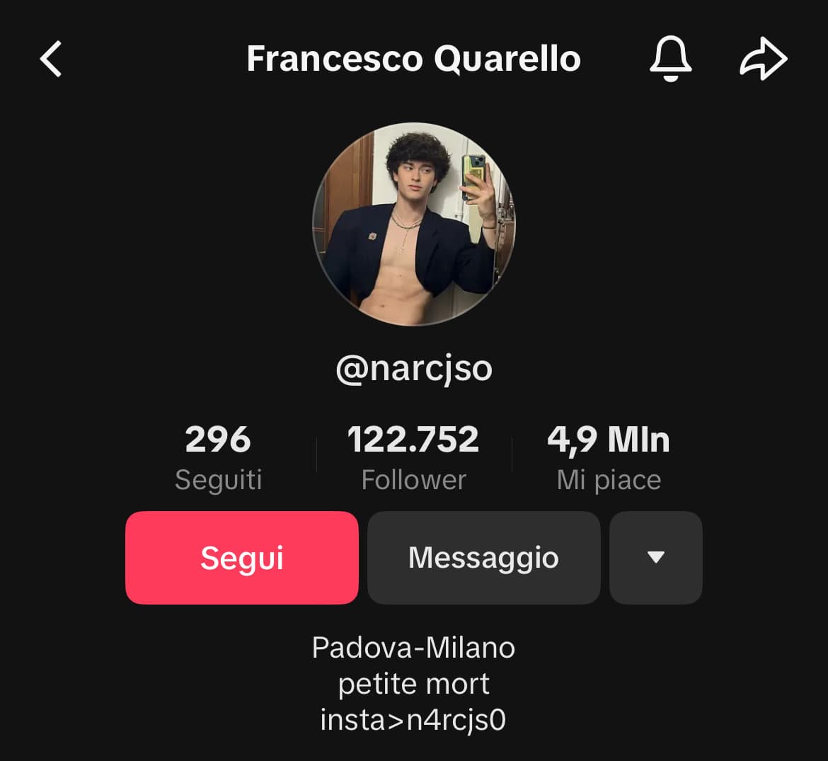 Mi ha scritto questo tizio🥰🥰 (voleva solo che gli comprassi un pantalone su vinted) (è l’unico tipo di interazioni che ho con gli womini)