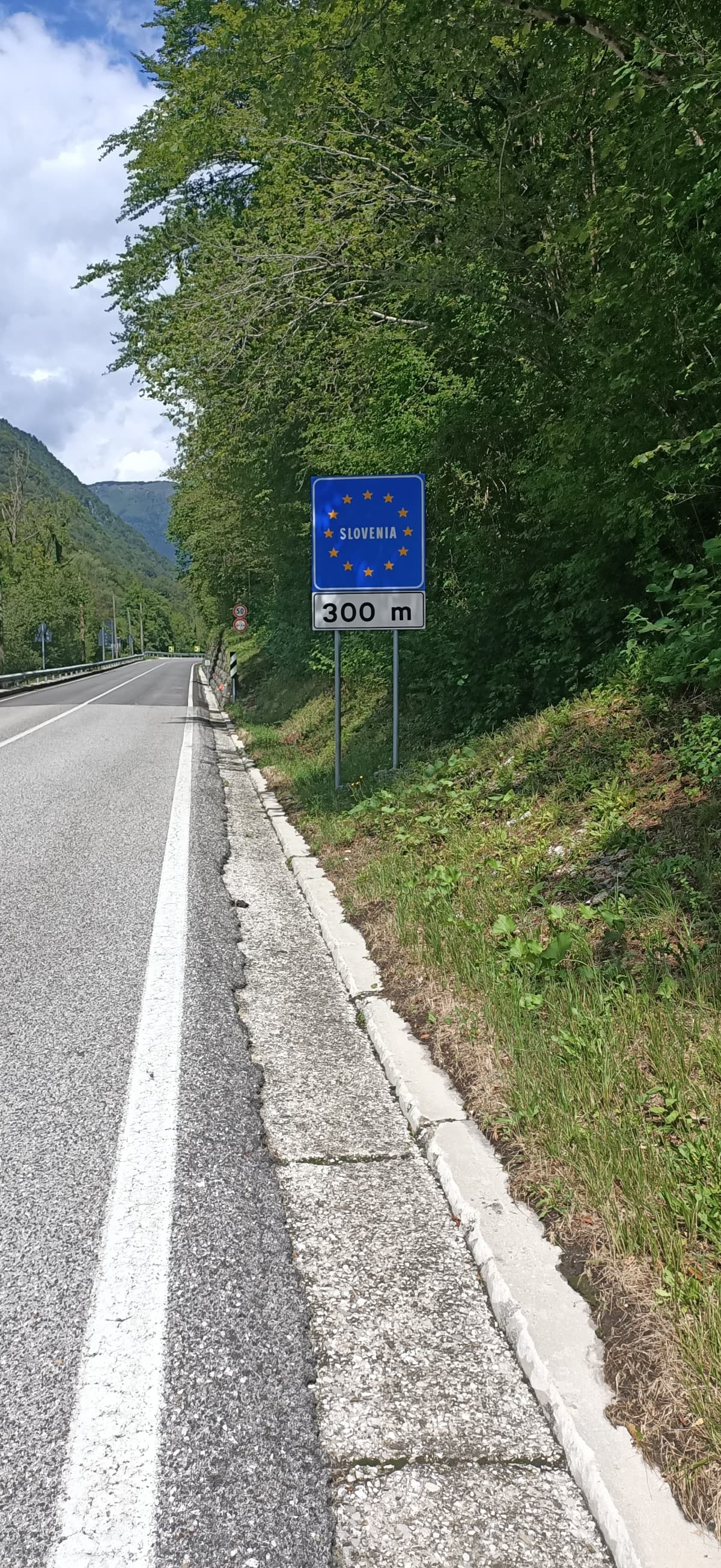 Bene. Sono arrivato a Caporetto. Da Udine a Caporetto sono tipo 54 km. In totale sono boh. Il doppio. E poi c'è un sacco di salita e discesa