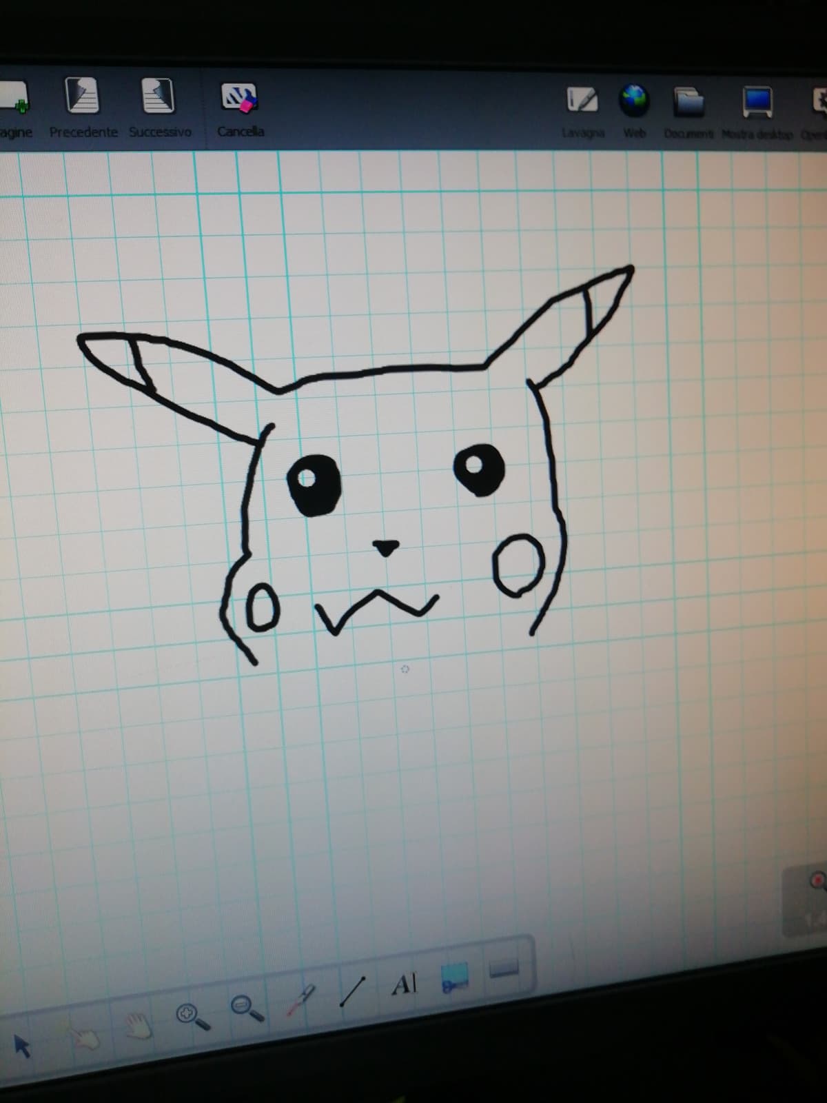 E fu così che invece di prendere appunti mi misi a disegnare un pikachu orrendo e sproporzionato 