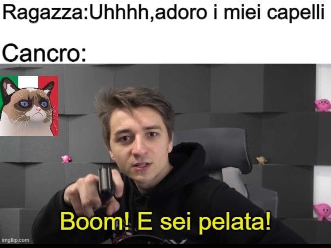 NOOO CHE FIGURA DI MERDA. I miei compagni avevano scritto sul gruppo *mio nome,basta prenderci in giro* io ho detto ad alta voce"No, non credo che lo farò" MA AVEVO IL MIC APERTO