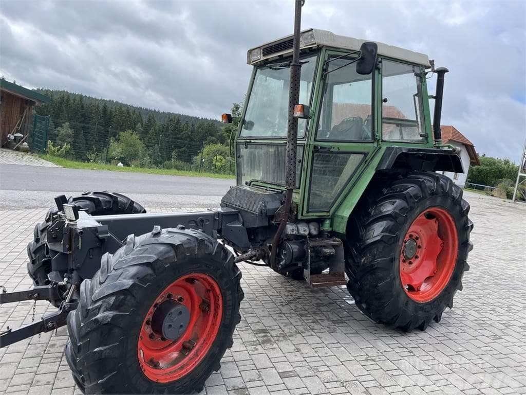 raga lo so che il pride è finito ma finalmente ho deciso di fare coming out. ecco il mio gender, 1987 Fendt F380 GTA, scusate per i capelli spettinati