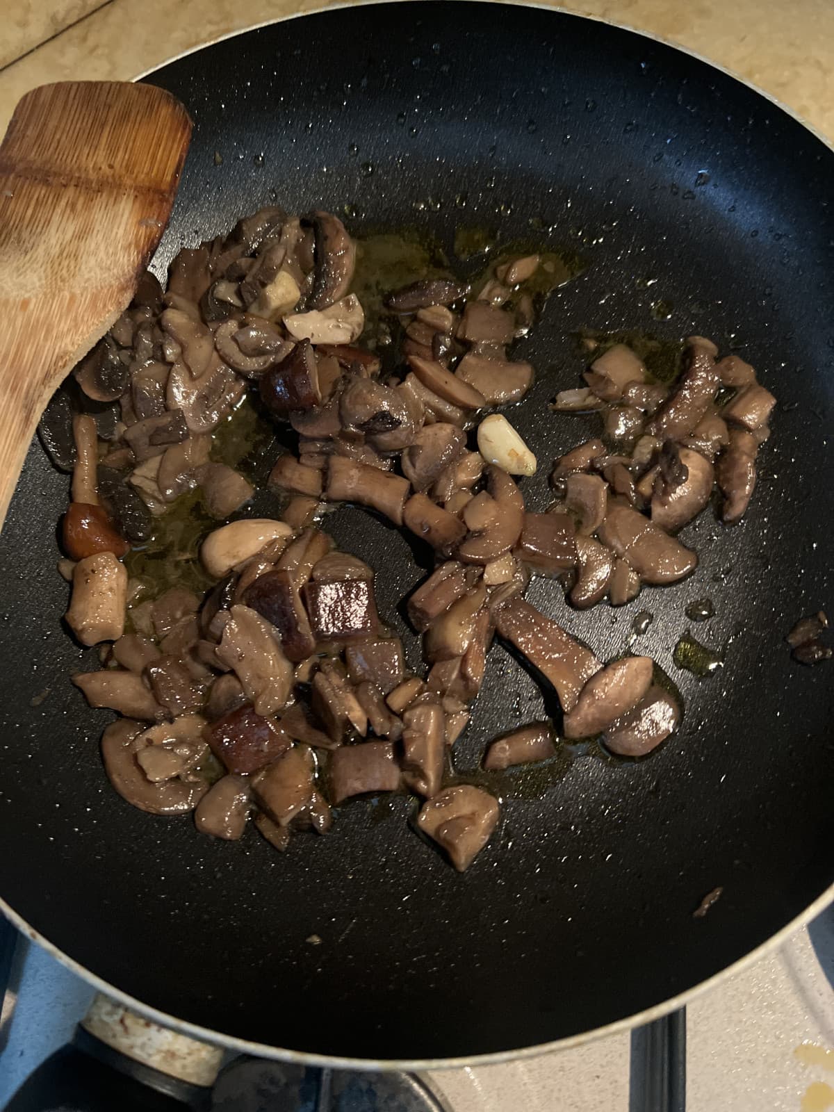 io quando ho fame e sono a casa da solo: risotto ai funghi.