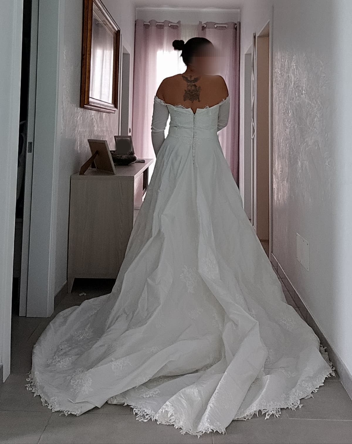 A quasi 6 anni dal matrimonio,con la scusa che stavo sistemando l'armadio,ho rimesso il mio vestito da sposa..ho pianto tantissimo😭