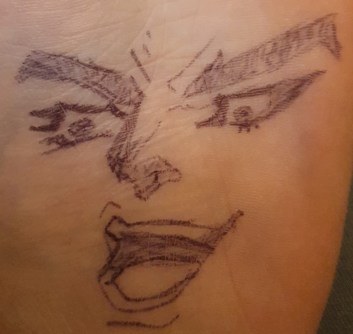 Mi sono fatta un tatuaggio da sola ??