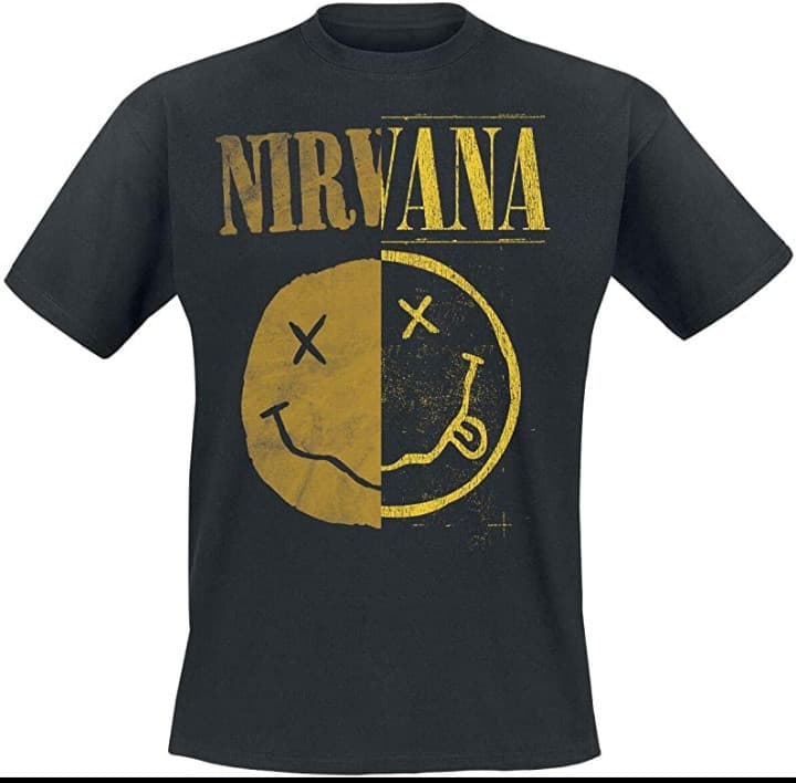 Volevo comprare una maglietta da mettere a un concerto, però sono indeciso, quale vi piace di più? Suono In Bloom e Smoke on the Water, per questo ho scelto Nirvana e Deep Purple