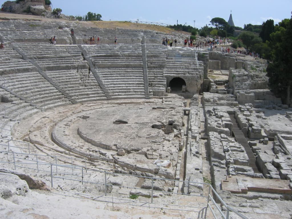 #architettura il teatro greco di Siracusa: dove le pietre raccontano storie