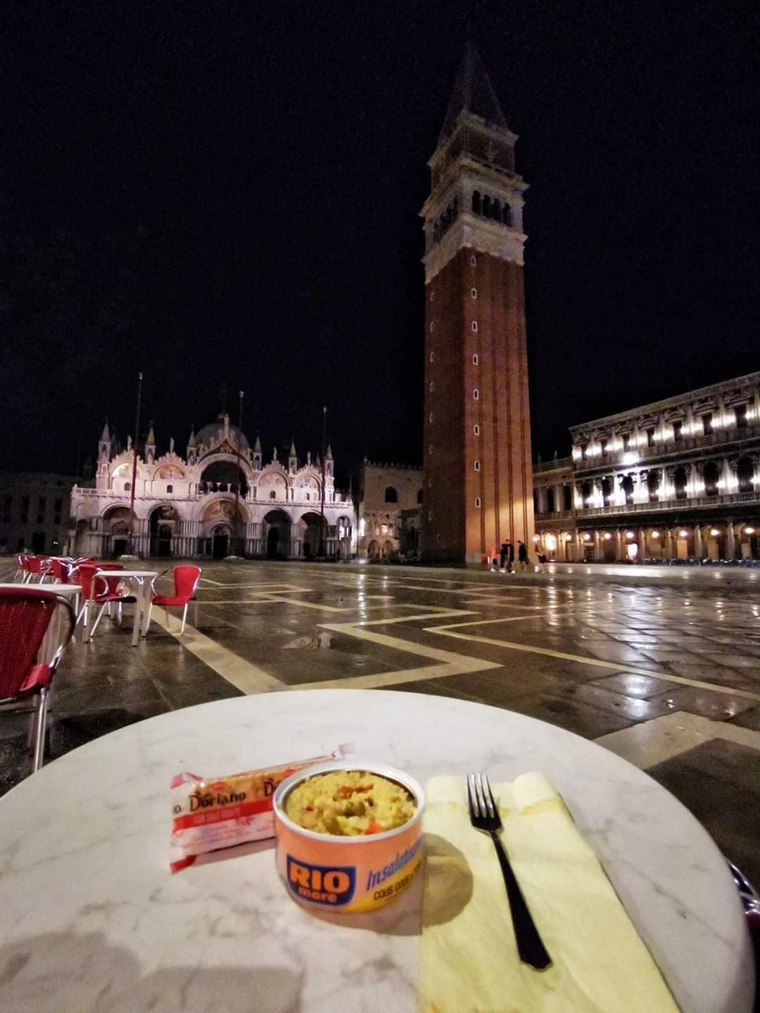 Finalmente mi è arrivata la cassa integrazione e posso andare a cena fuori!