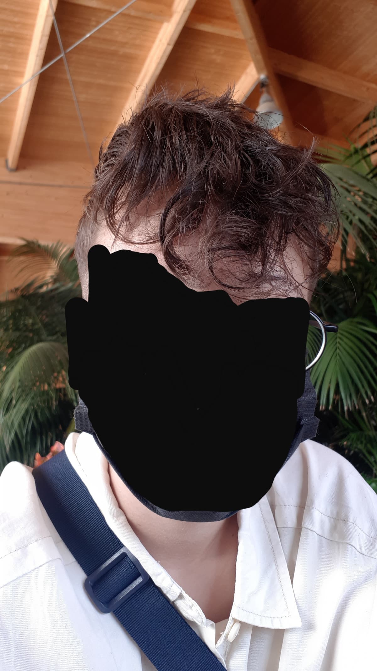 Cioè, secondo mia nonna così sono troppo sugli occhi i capelli, va beh