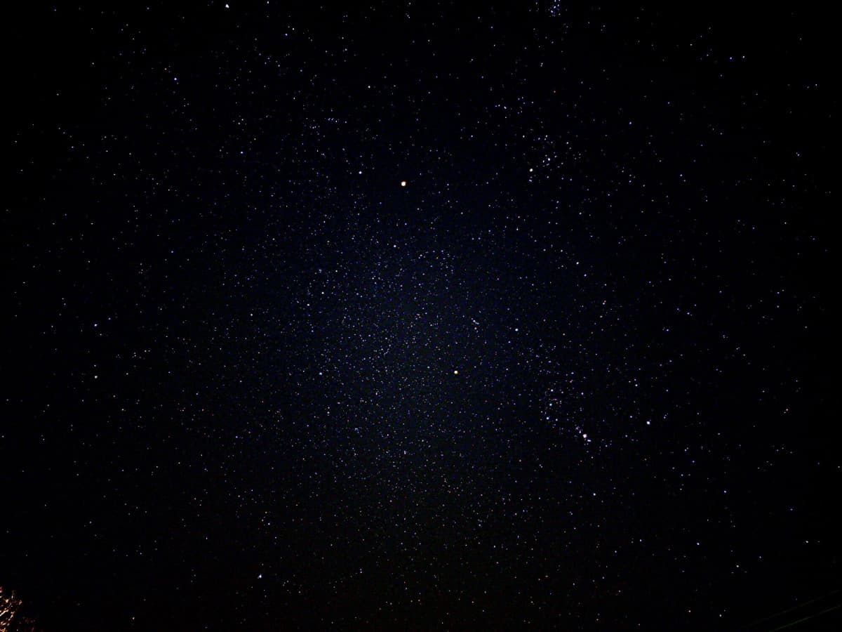 Foto (fatta da me) del cielo di notte cercando di ridurre al minimo l'inquinamento luminoso