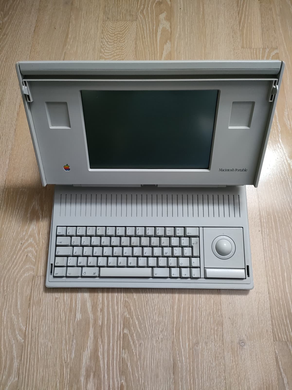 Macintosh portable (1989): riuscirò ad aggiustarlo? Sembra una sfida impossibile 