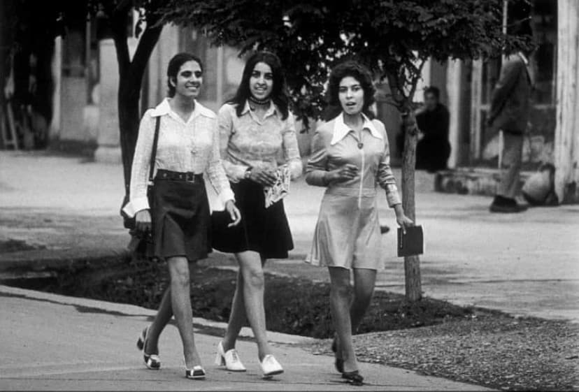 Kabul, 1972. Neanche si può immaginare cosa proveranno milioni di ragazze e donne ora che le città in cui vivono verranno governate da terroristi armati per chissà quanti anni. Sembra sia impossibile, eppure anche da noi>