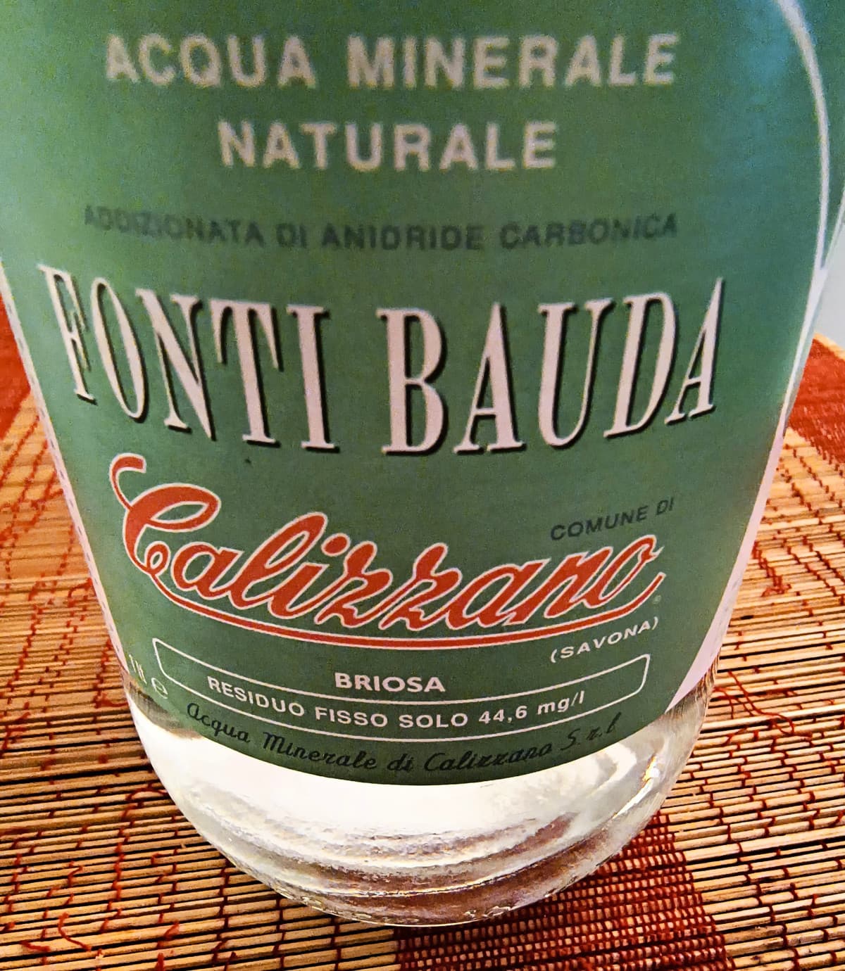 A casa io non ho l'acqua frizzante 