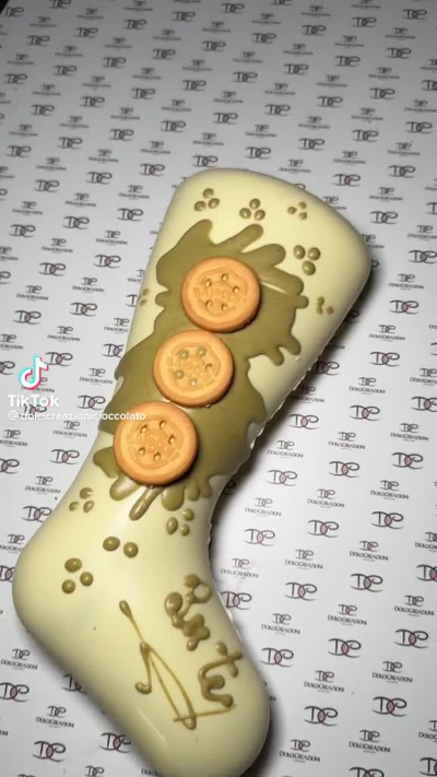 ma solo a me questo tipo di food porn mi nausea. Ad esempio questo video, mi fa venire la nausea , troppo dolce.