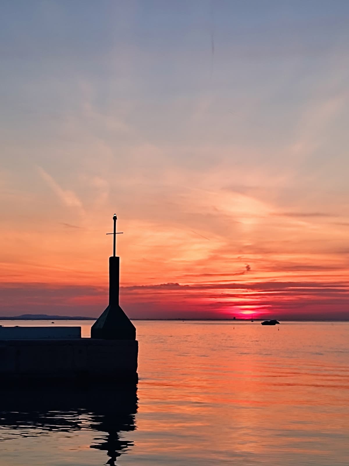 Bagno al mare delle 20:30, pace totale, tramontino. Che benessere
