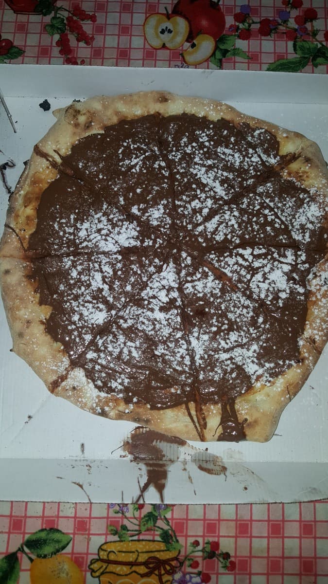 Quando sei a dieta e tuo fratello si prende la pizza alla nutella, ma per fortuna ho imparato a resistere e ho già mangiato ??