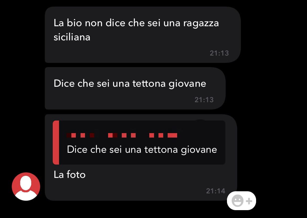 Stop non so che foto mettere su connected2me per farmi scrivere da gente interessata a comprare calzini😭