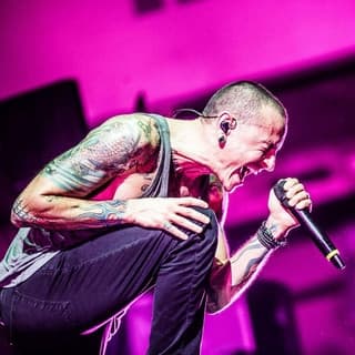 8 anni fa ci moriva Chester Bennington