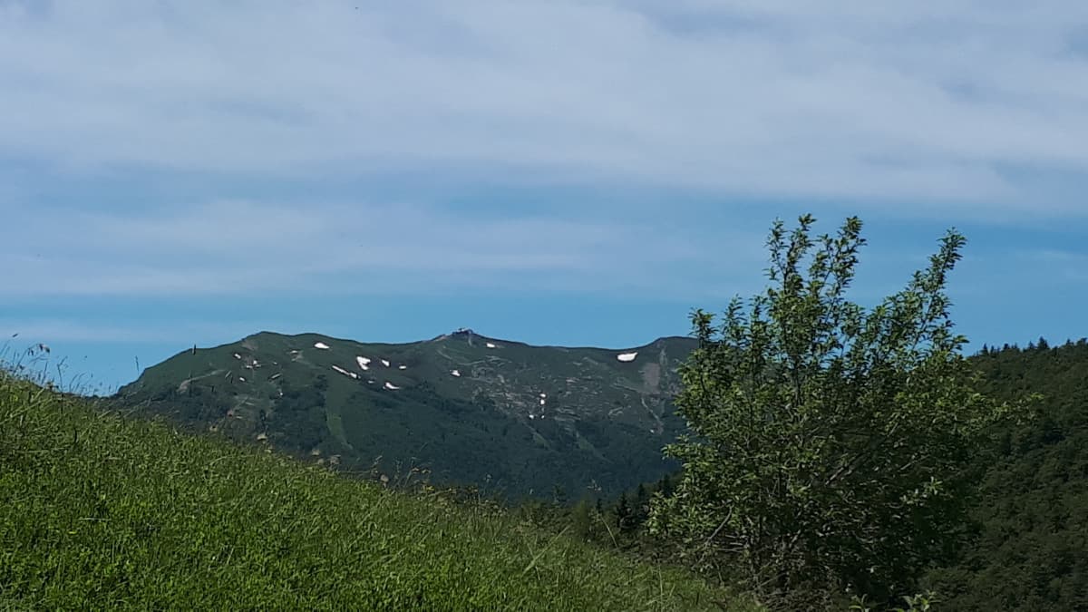 Ancora devo capire se quella è neve o meno, io credo di no, insomma è giugno ma non so cos'altro possa essere