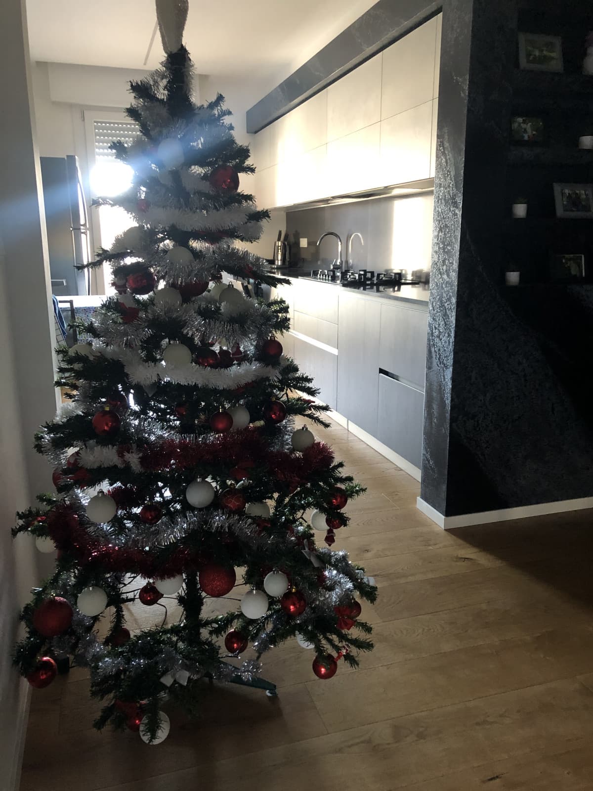 L’albero di Natale più triste e secco che ci possa essere