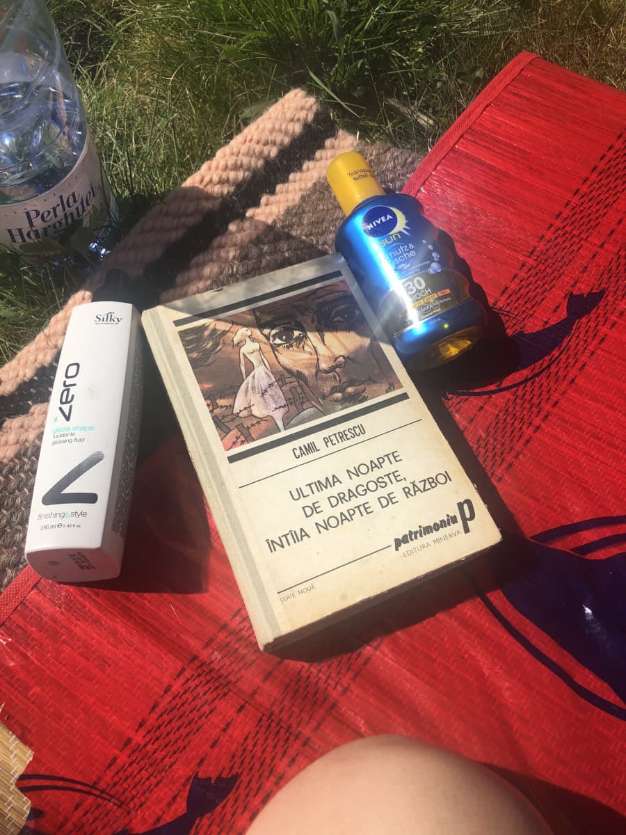 Rega voglio solo dire che devo leggere tutto questo libro per scuola e la scritta è piccolissima ed il libro è stra vecchio aiuto
