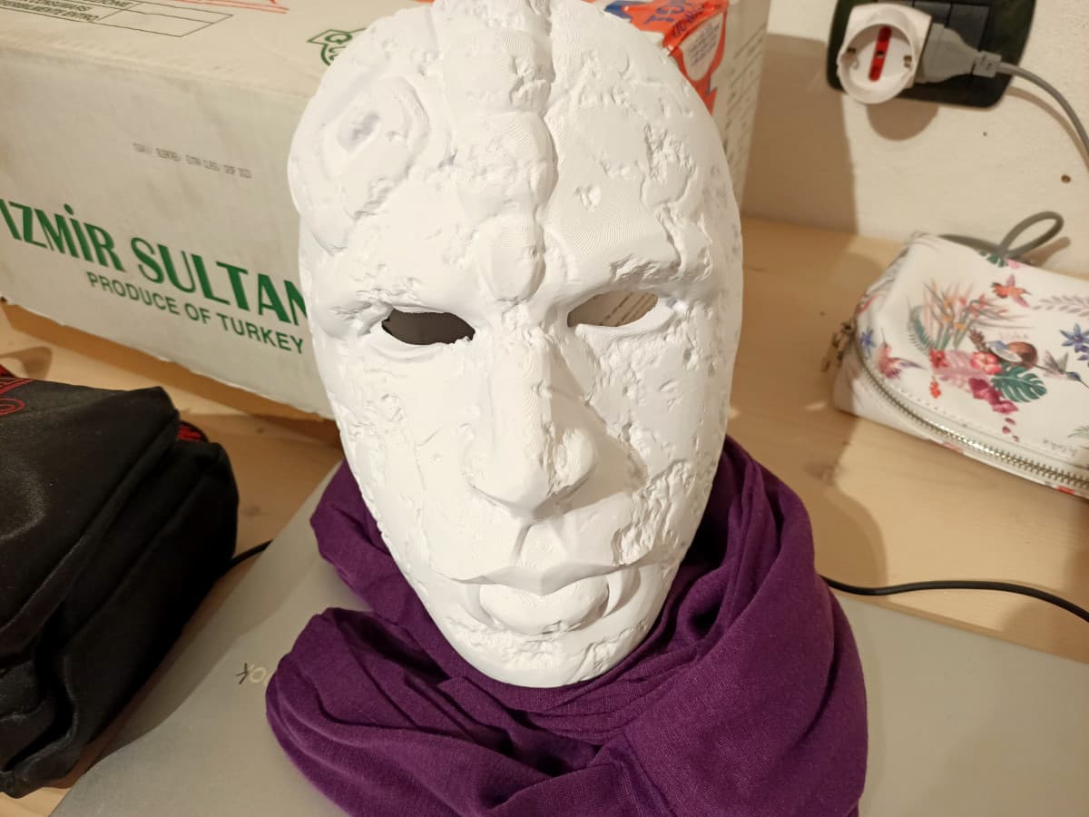 Ed ecco a voi la mia maschera di pietra pronta da colorare per il cosplay di Dio