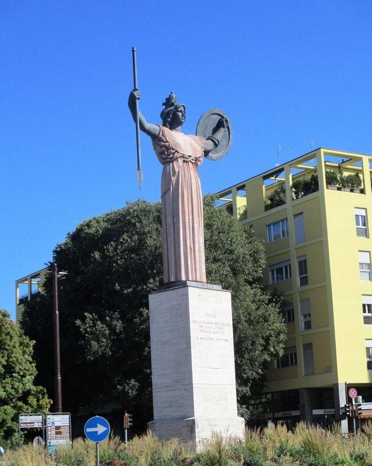 A Pavia è "la Minerva", si mette quel "la" prima, come accade spesso in Lombardia quando si parla di un'amica.