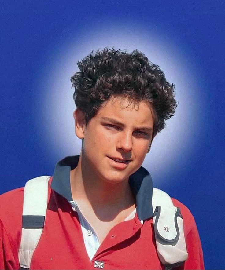 È entrato come santo Carlo acutis ! il patrono d'internet !