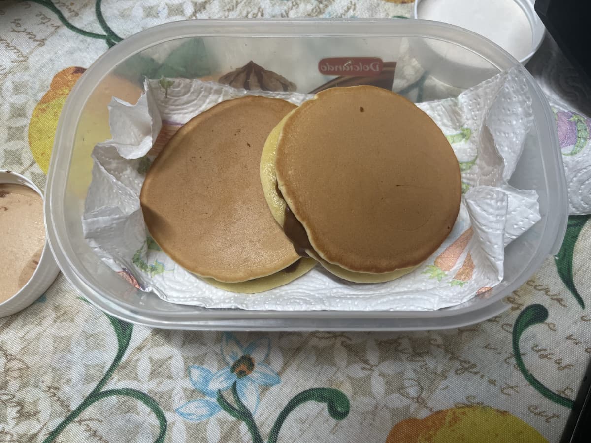 STANNO VENENDO PERFETTI ADORO (solo che non riesco a chiuderli quindi non sembrano molto dorayaki ma sh.)