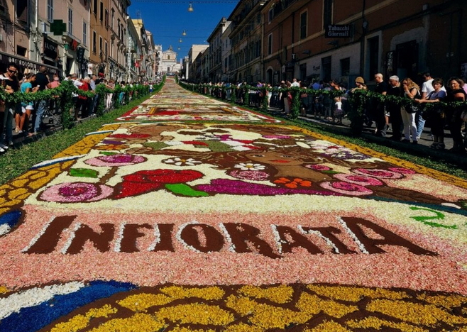 Una volta un mio amico mi ha scritto che stava andando all'infiorata, e se volevo partecipare.. Non io che avevo letto inculata, chiedendogli spiegazioni 💀