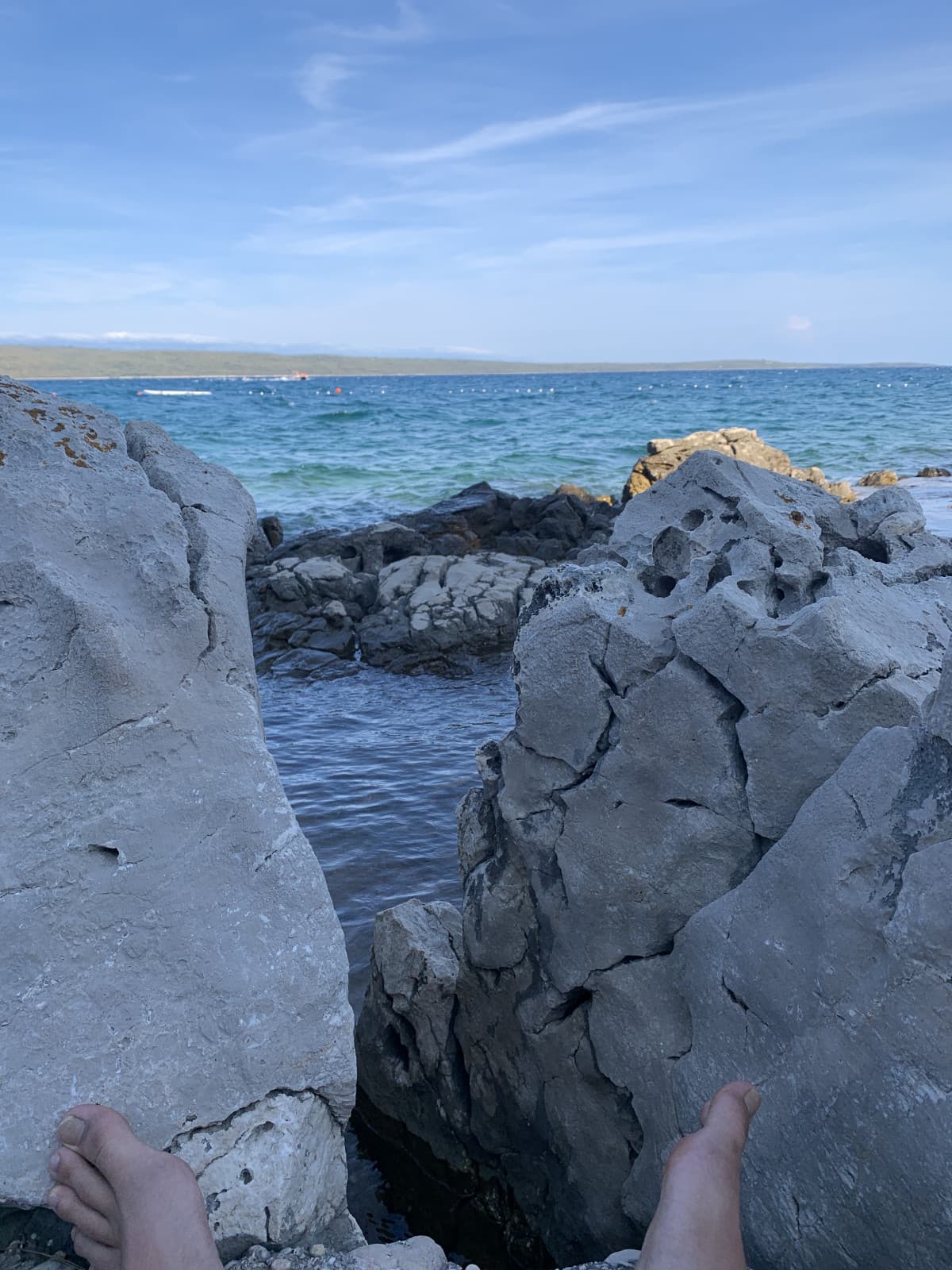 pov: sei talassofobico e quindi entri in acqua giusto per starci 15 secondi