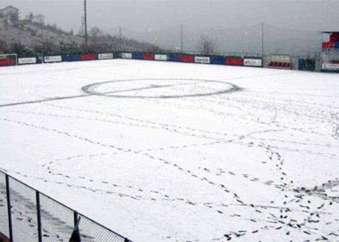 Che bei tempi quando dalle mie parti nevicava spesso e tanto con giardini e campi completamente innevati, 