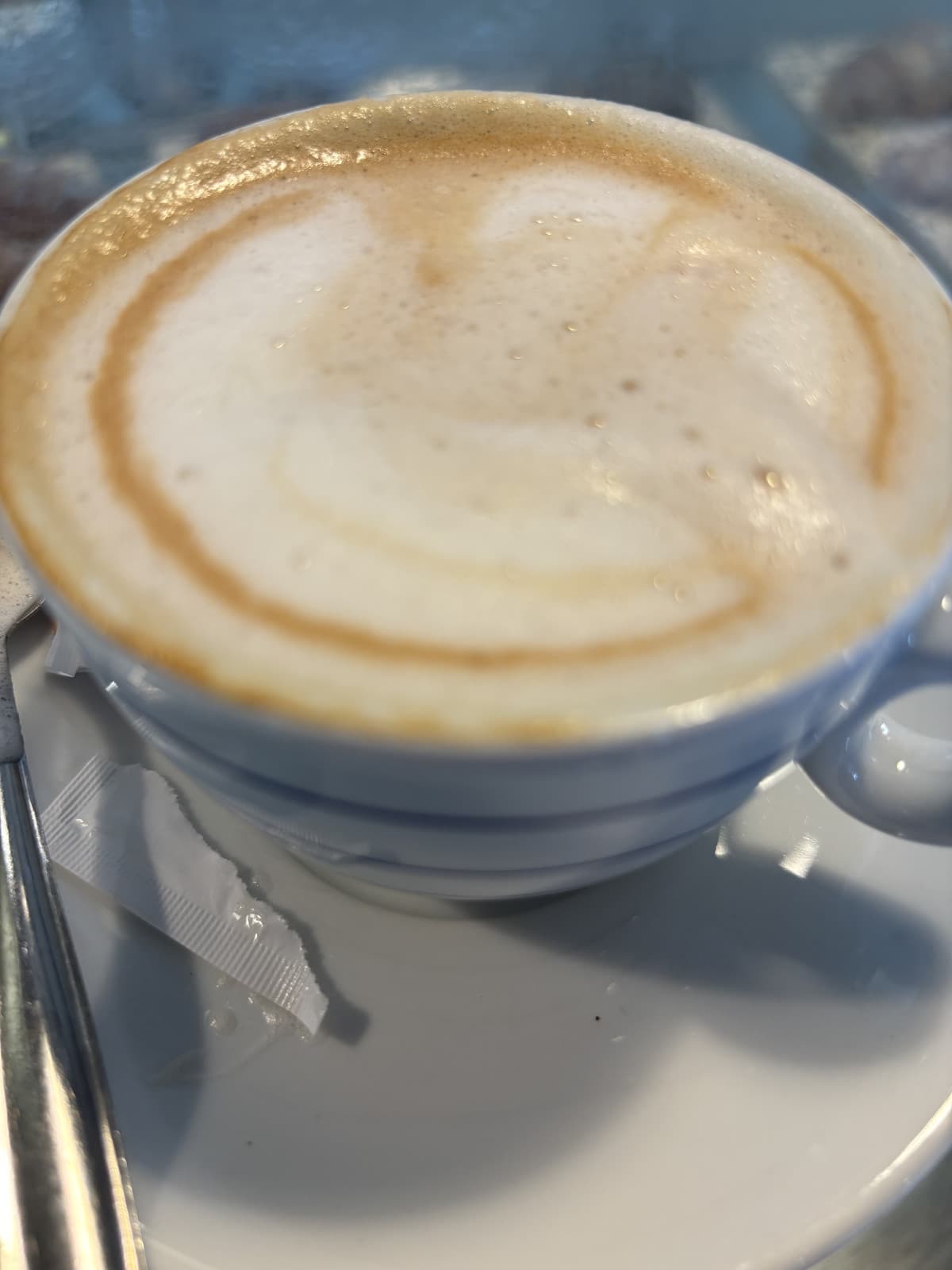 Tra 20 minuti devo entrare a lavoro ma almeno sto bevendo un cappuccino 