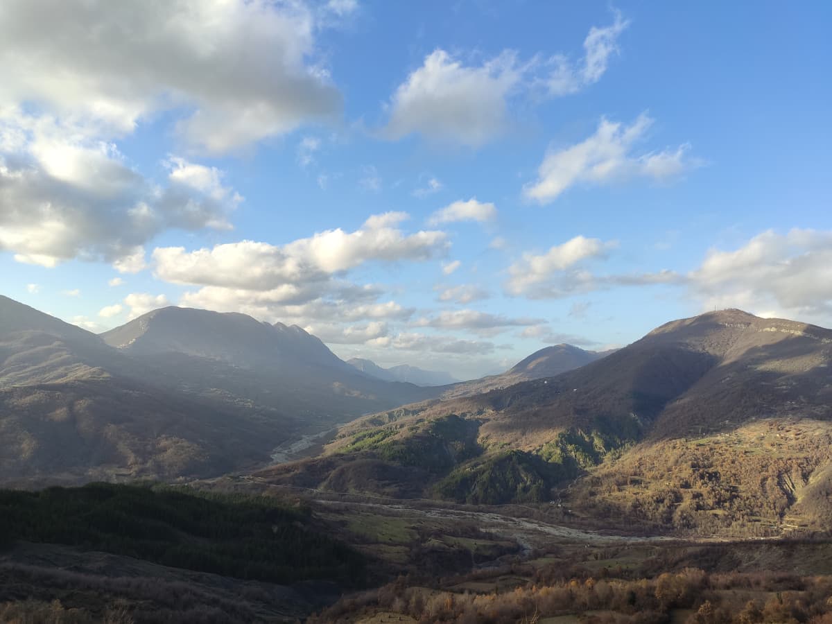 Dajee un altra avventura tra le montagne. Purtroppo non batterò il mio record di altitudine ma farò una bella scalata impegnativa 