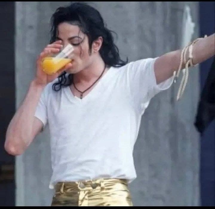 Si bro un attimo che mi calo un'aranciata e scendo 🤣🤣 mj abitudinario.