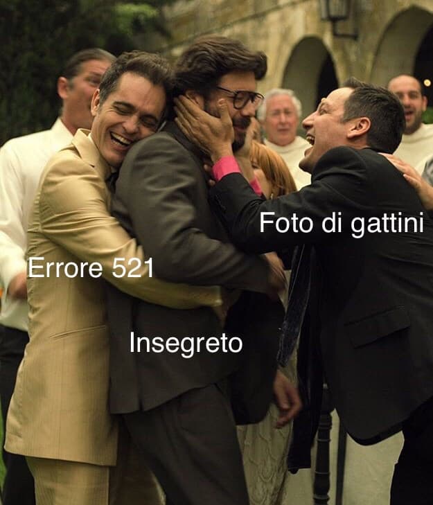 Insegreto in un meme. Non mi vedo ma ci sono anche io isolata in un tavolo che leggo gli shouts ed i segreti ma non commento